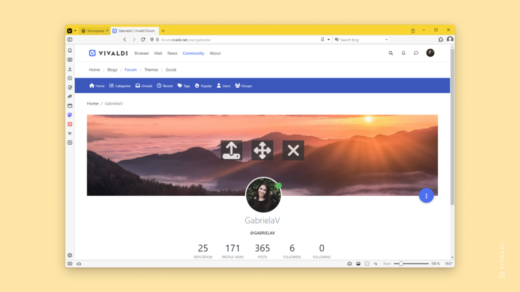 Vivaldi フォーラムのプロフィール。表紙として風景写真が表示され、表紙画像編集ボタンが表示されます。