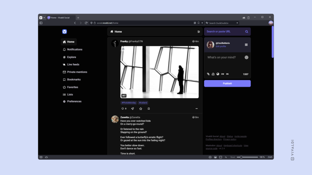 Vivaldi Social でカスタムのテーマが表示された状態 (Tangerine UI (purple).