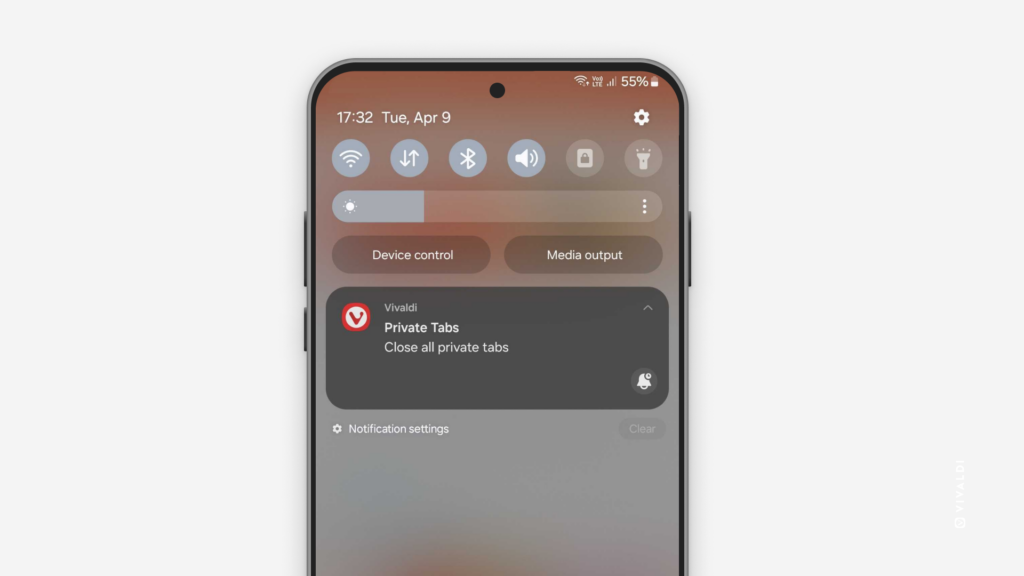 Android フォンで通知が開いていて、Vivaldi ブラウザのプライベートタブに関する通知が表示されている状態
